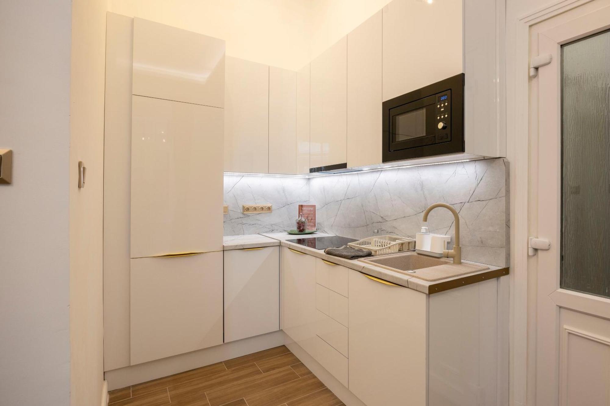 Exclusive Downtown Quentin Residence By Prestige Homes Budapeste Exterior foto